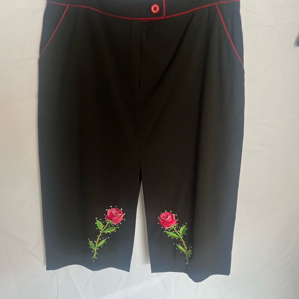 Black Floral Embroidered Women's Shorts